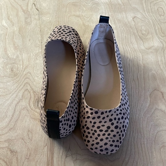 Flats - Picture 3 of 5